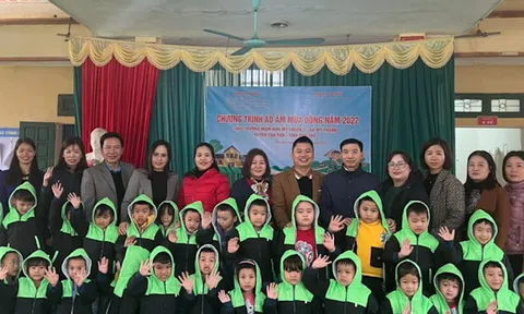 Phú Thọ: 207 học sinh Trường Mầm non Mỹ Thuận 2 nhận quà “Áo ấm mùa đông năm 2022