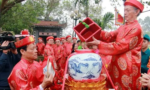 Nam Định: Lễ "rước nước, tế cá" mở đầu Lễ hội Khai ấn Đền Trần Xuân Giáp Thìn 2024.